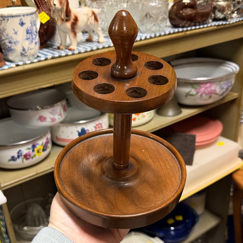 Antique pipe holder